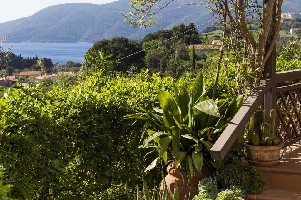 Villa Monserrato - Goelba Porto Azzurro Exteriör bild